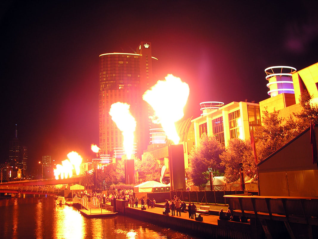 Feuerwerk vorm Crown Casino in Australien|Australische Dollar