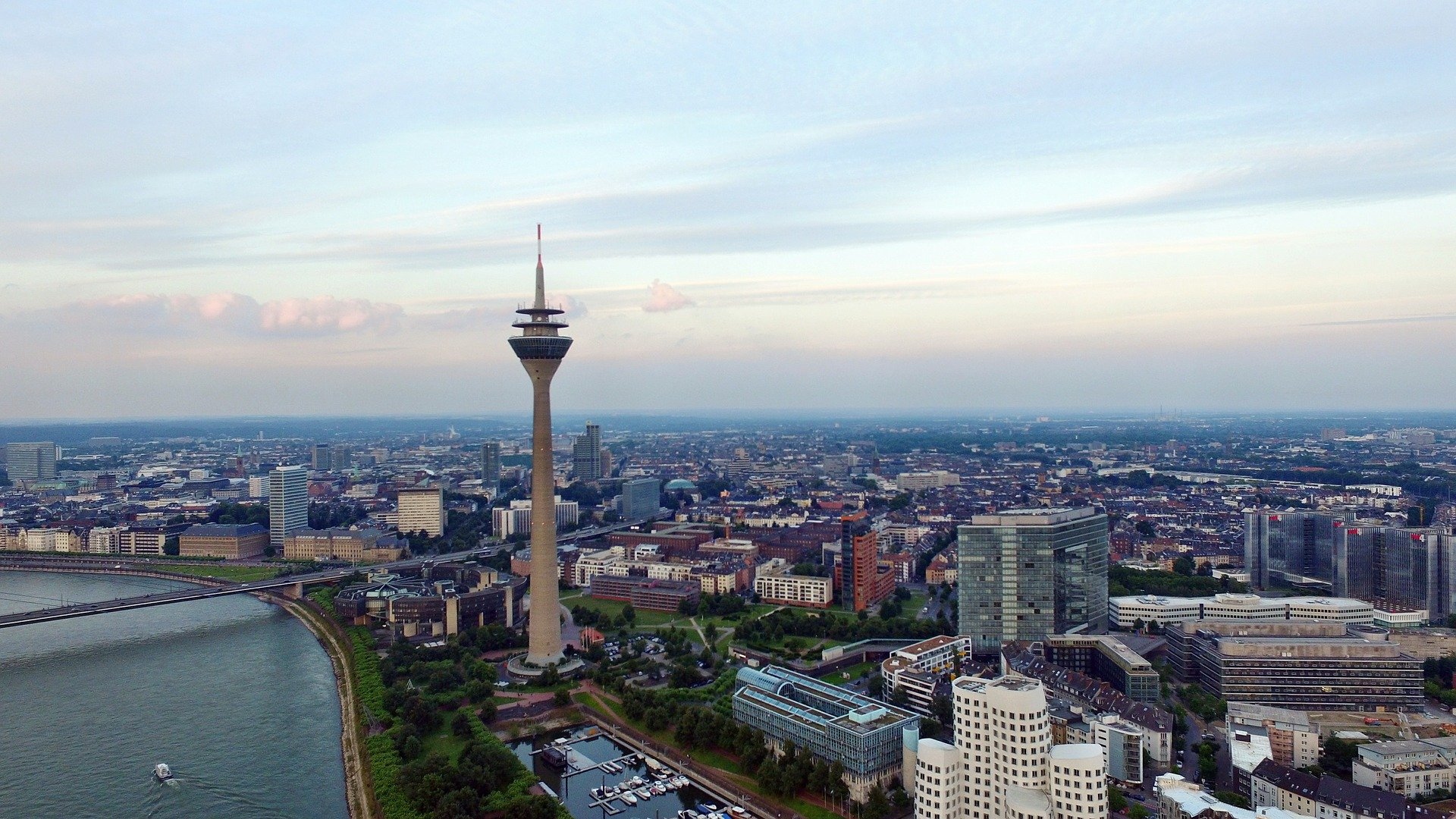 Panorama Düsseldorf|NRW-Innenminister Herbert Reul|Spielhalle Front