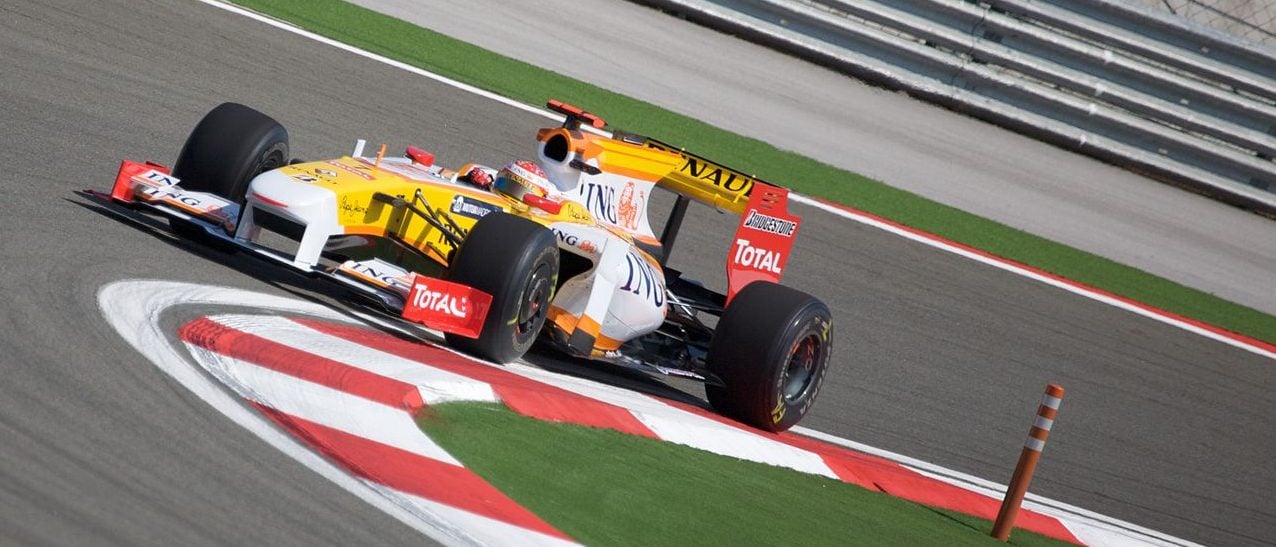 Fernando Alonso beim Großen Preis der Türkei 2009|Controller von Logitech G