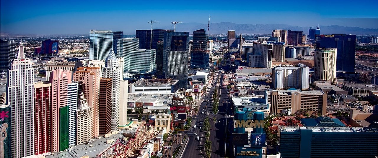Die Skyline von Las Vegas|Vince van Patten bei einem Pokerturnier