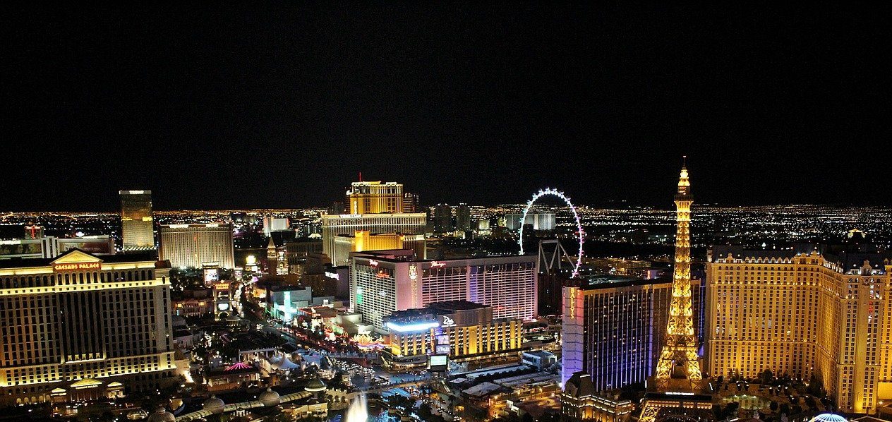 Las Vegas bei Nacht|Las Vegas aus de rLuft