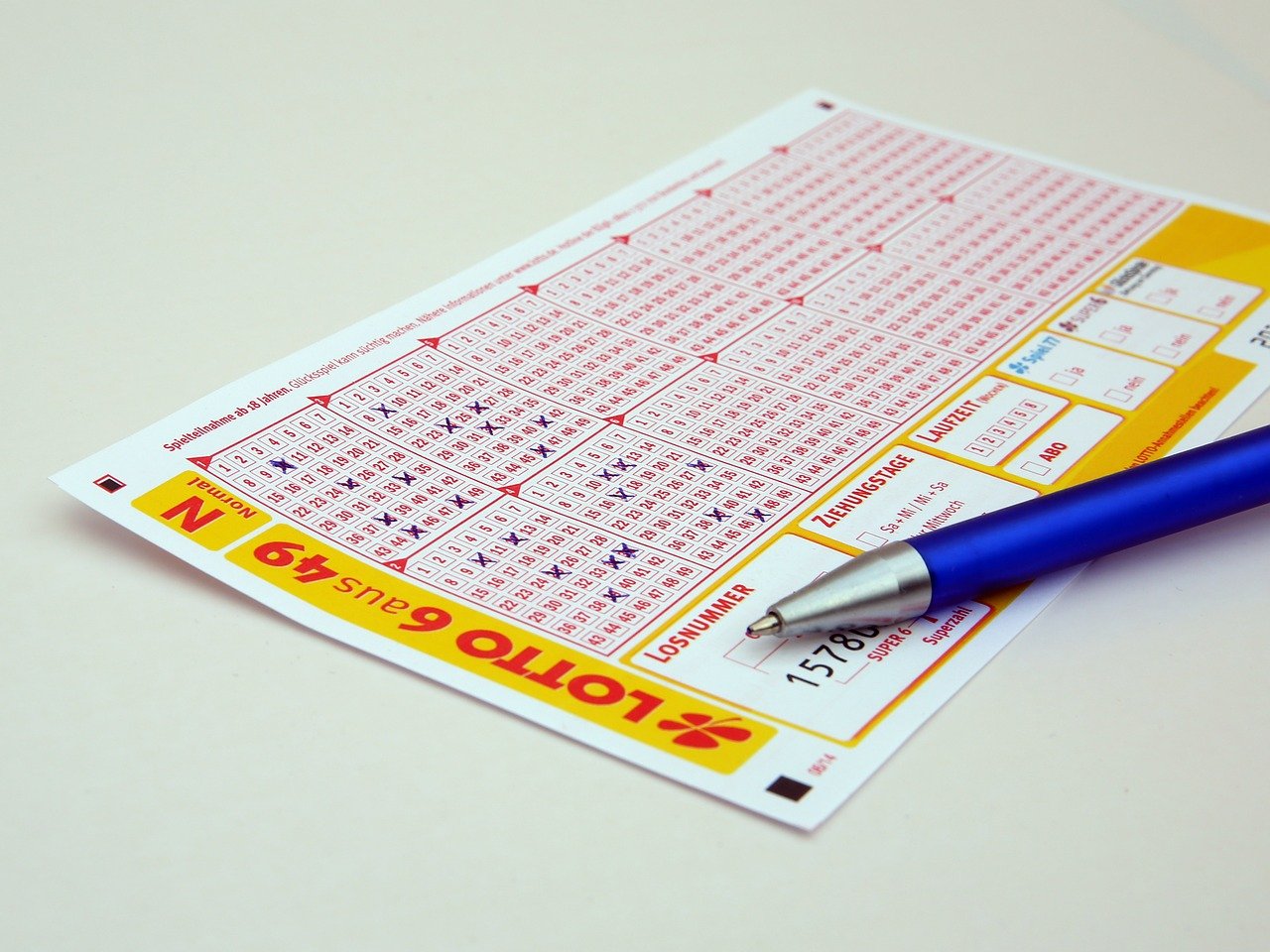 Stift auf Lottoschein