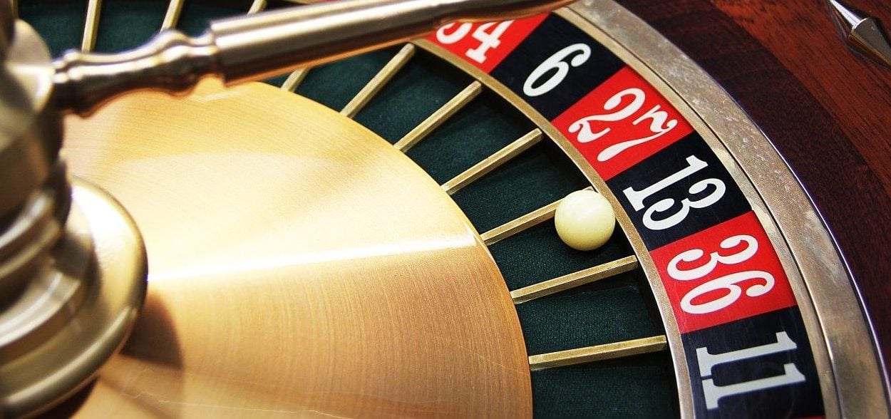 Ein Roulettetisch in einem Casino|Ein leerer Spieltisch|Ein leerer Spieltisch