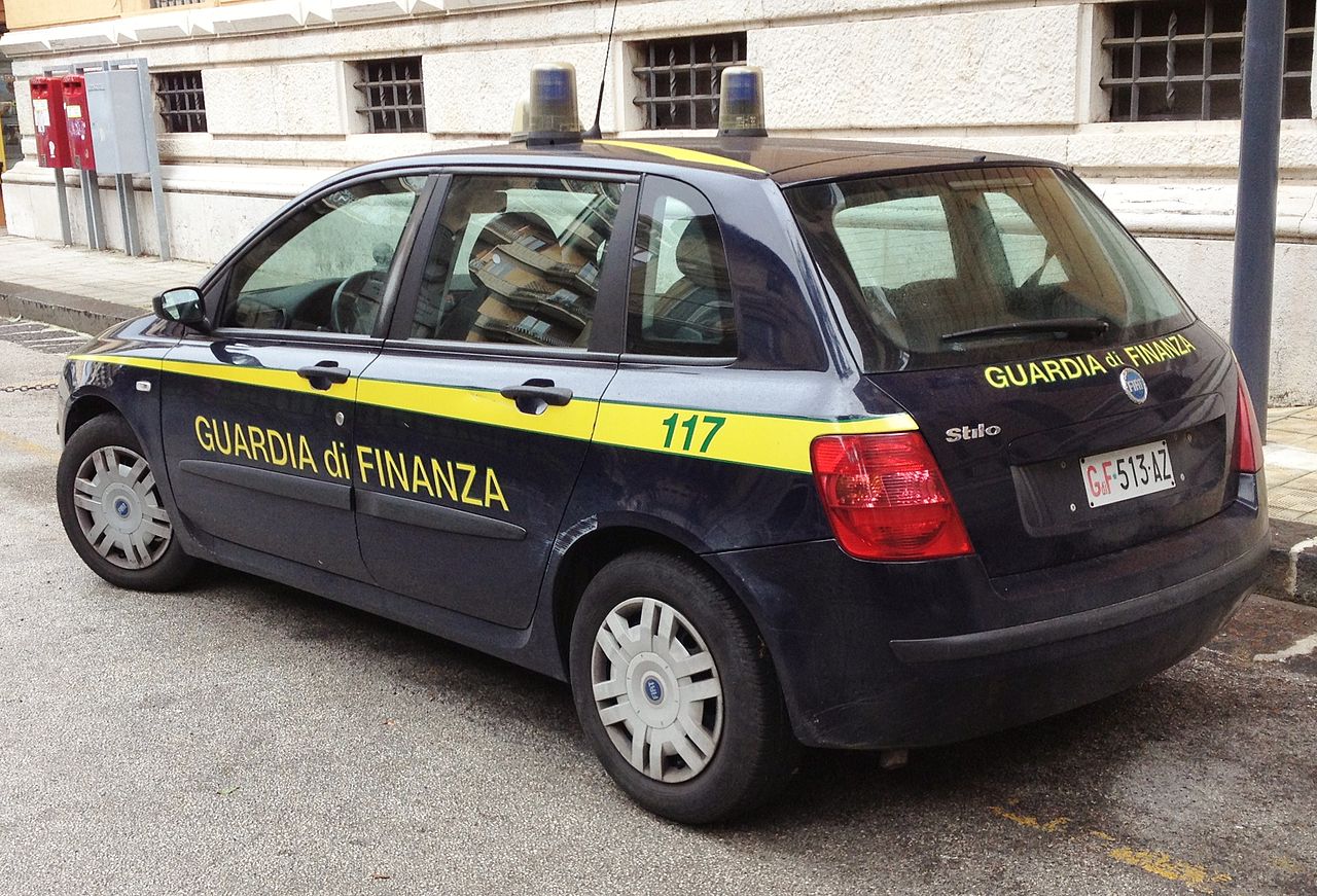 Auto der Guardia di Finanza