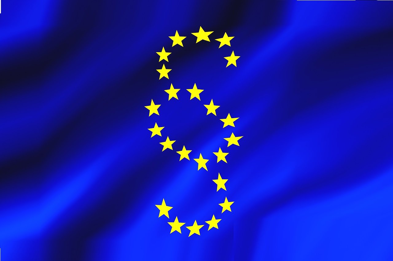 EU Flagge mit Sternen als Paragraphenzeichen