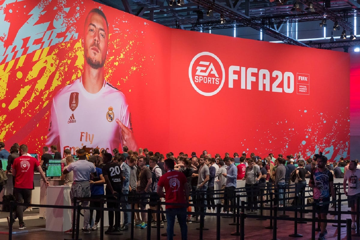 FIFA20 Leinwand und Menschen