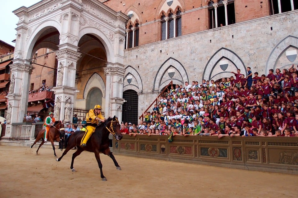Palio di Siena Pferderennen auf dem Piazza del Campo
