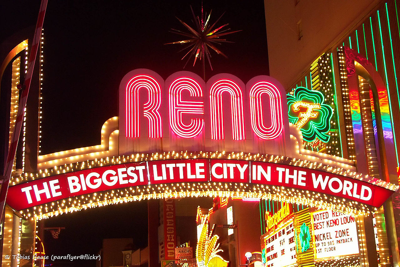 Reno Eingangsschild Beleuchtung bei Nacht|Circus Circus Casino Reno Schild