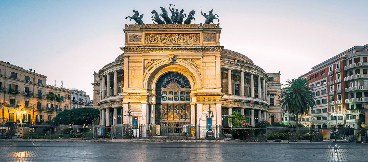 Gerichtsgebäude in Palermo Tribunale|Euroscheine Geldscheine Banknoten Waschmaschine Geldwäsche