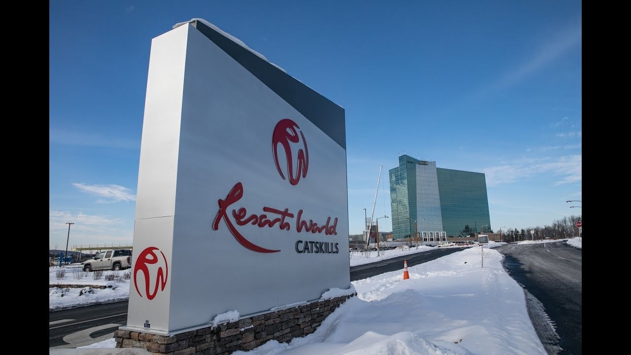 Auffahrt zum Resorts World Catskills|Resort World Catskills Hauptgebäude|