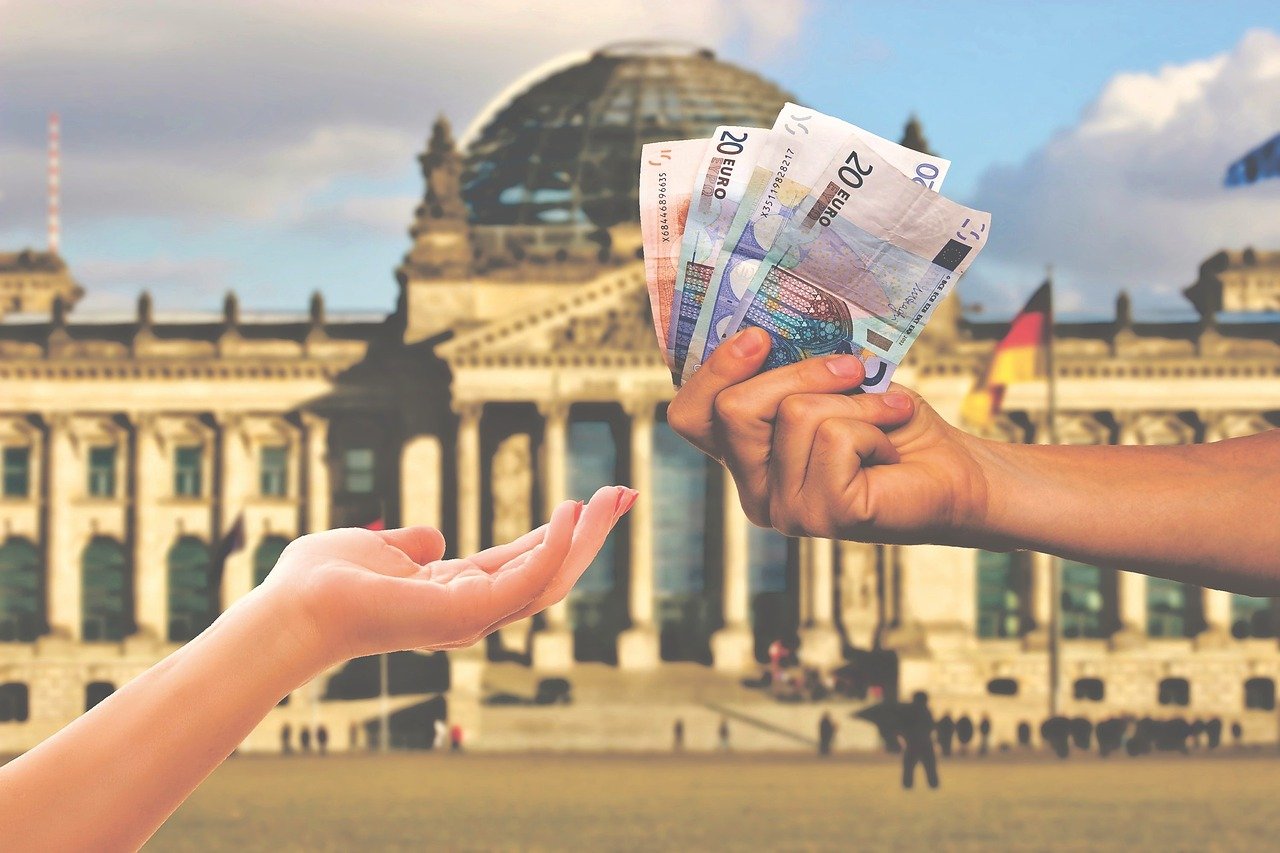 Bundestag Hände Geldscheine Euro