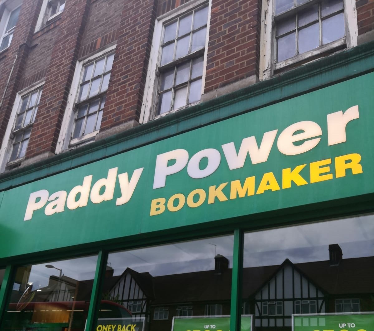 Paddy Power Bookmaker Buchmacher Geschäft von außen