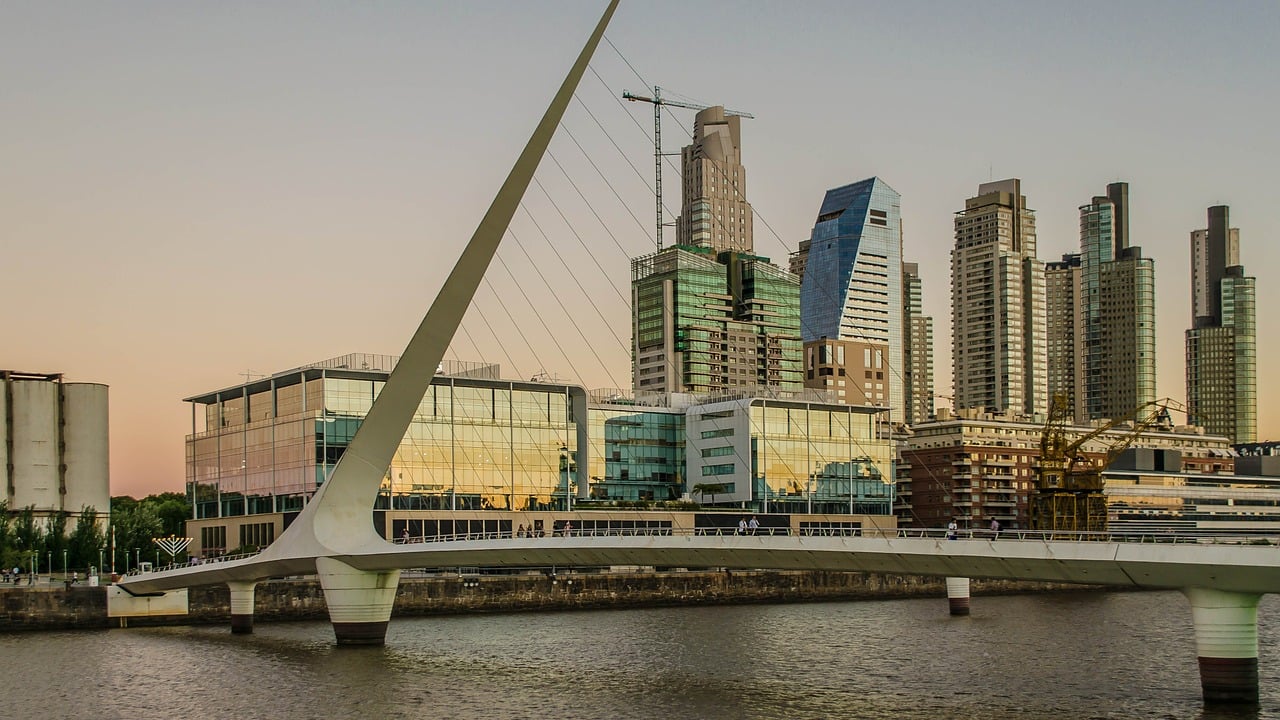 Buenos Aires Puerto Madero Brücke Gebäude