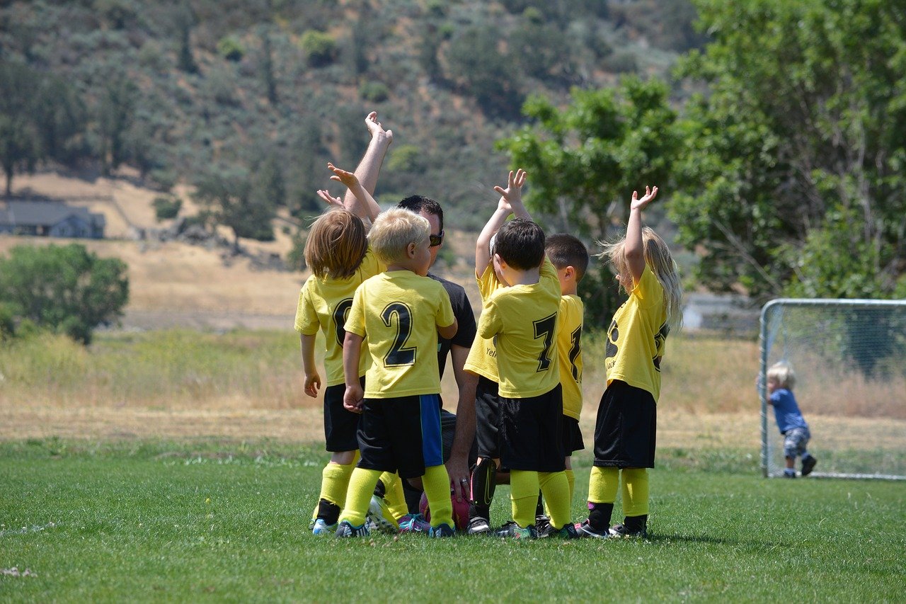 Kinder Fußball Rasen