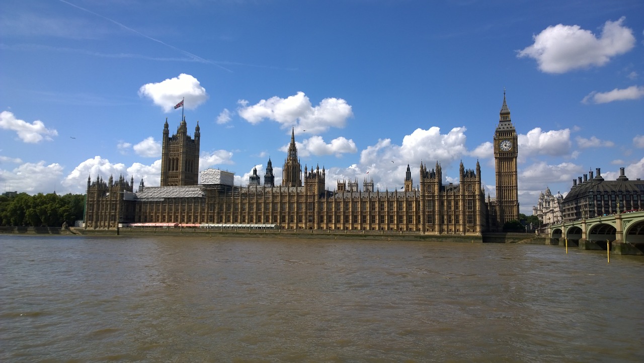 Britisches Parlament Westminster Big Ben Thames