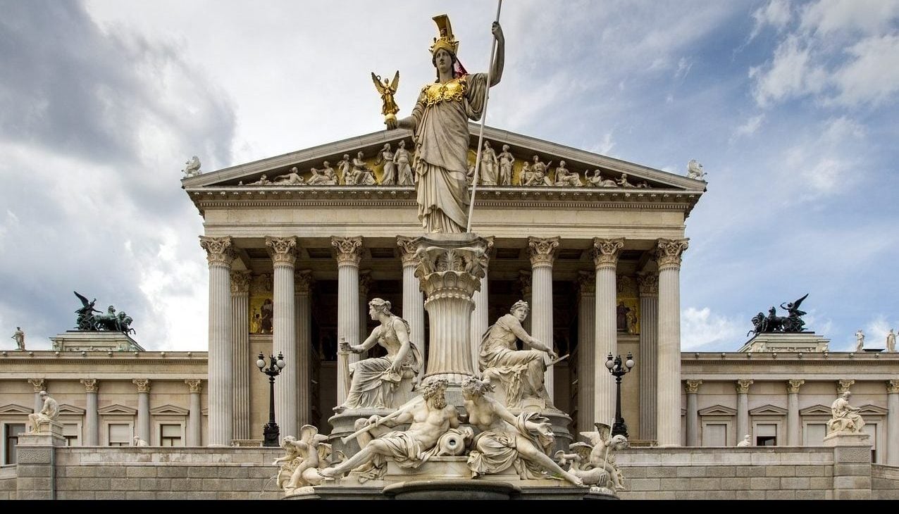 Blick aufs Parlament in Wien|Das Parlament in Wien