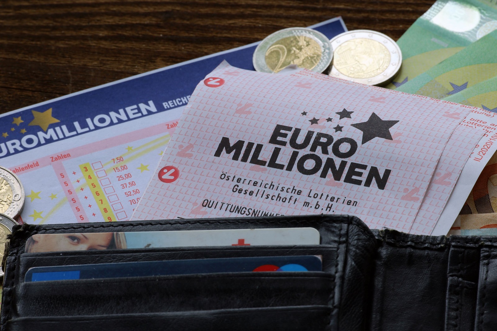 EuroMillionen Lottoschein der Österreichischen Lotterien Portemonnaies Euro Münzen