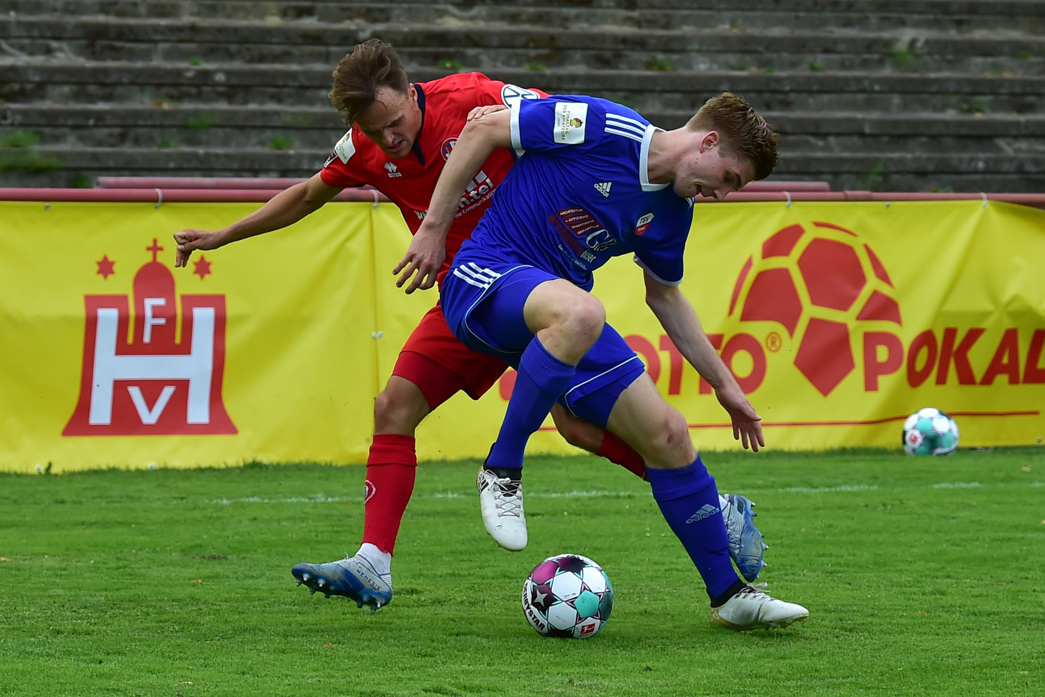 Fußballer Spielszene aus dem Herrenfinale des LOTTO-Pokals 2020 - Eintracht Norderstedt gegen TSV Sasel