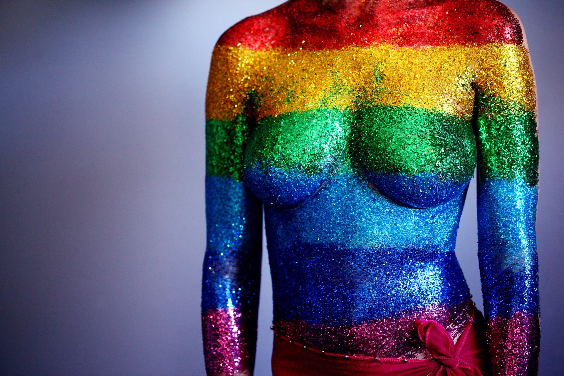 Frau Bodypainting Regenbogen