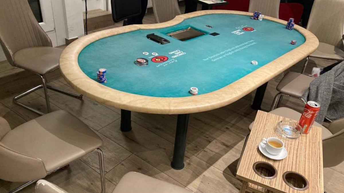 Pokertisch nach Razzia