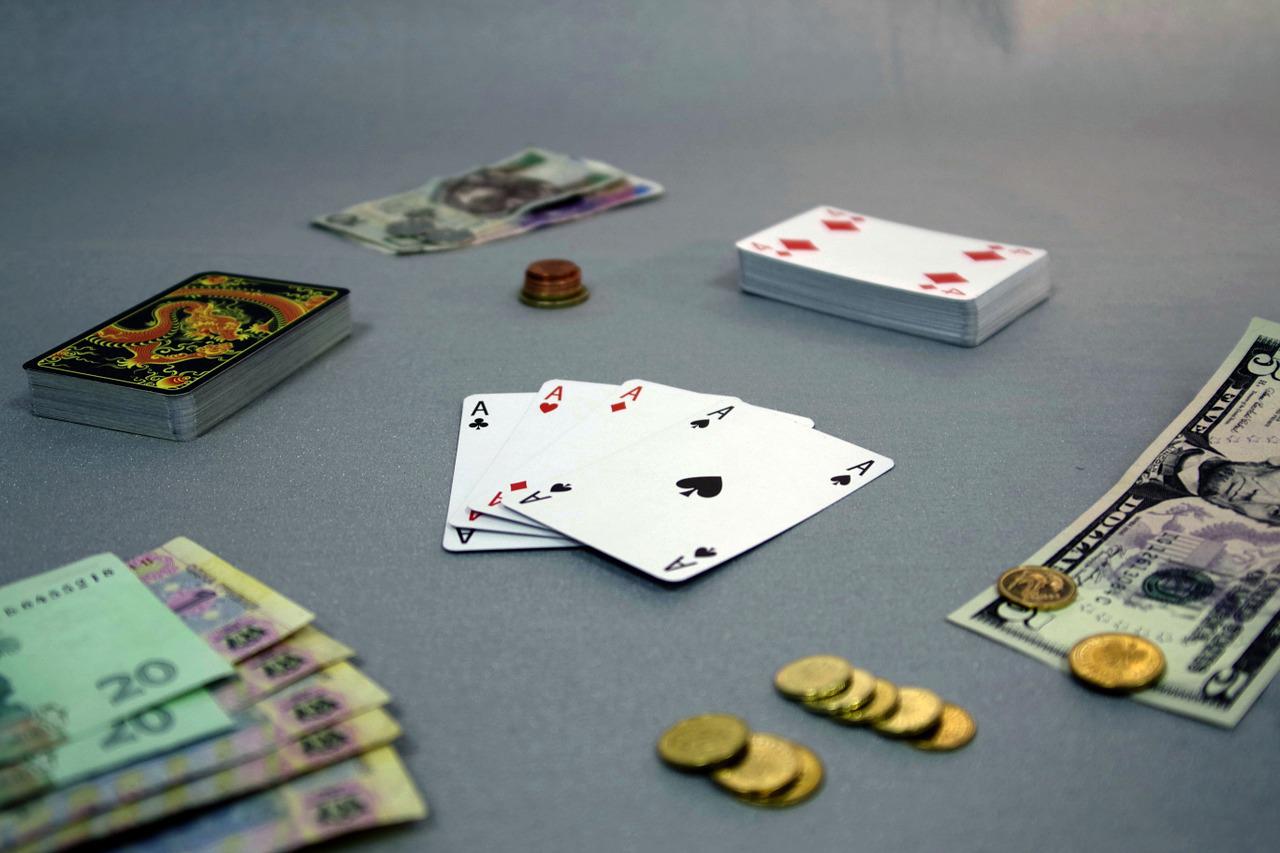 Spielkarten, Geld, Glücksspiel
