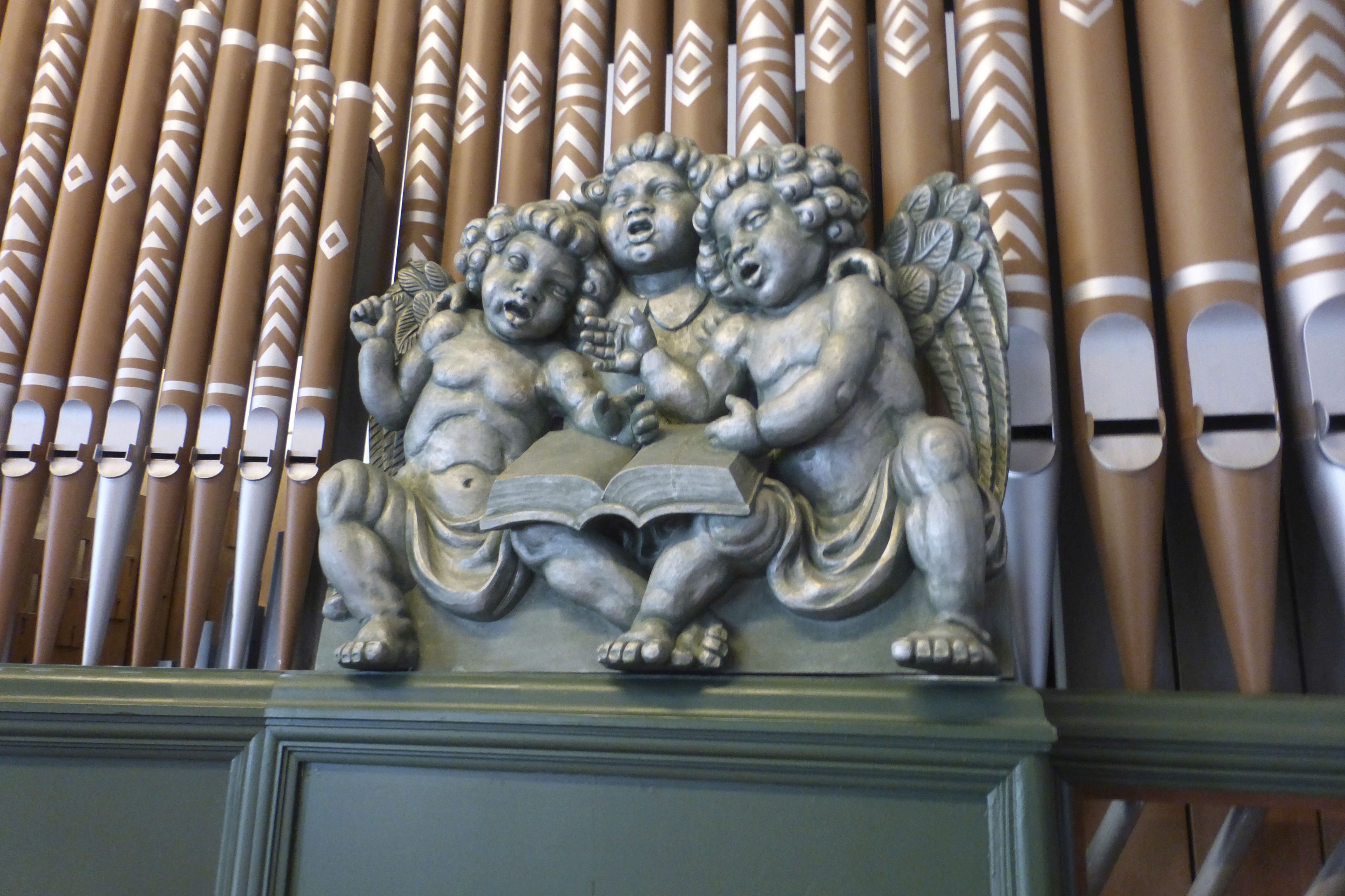 Ev. Lorenzkirche in Leingarten Orgel mit Engeln
