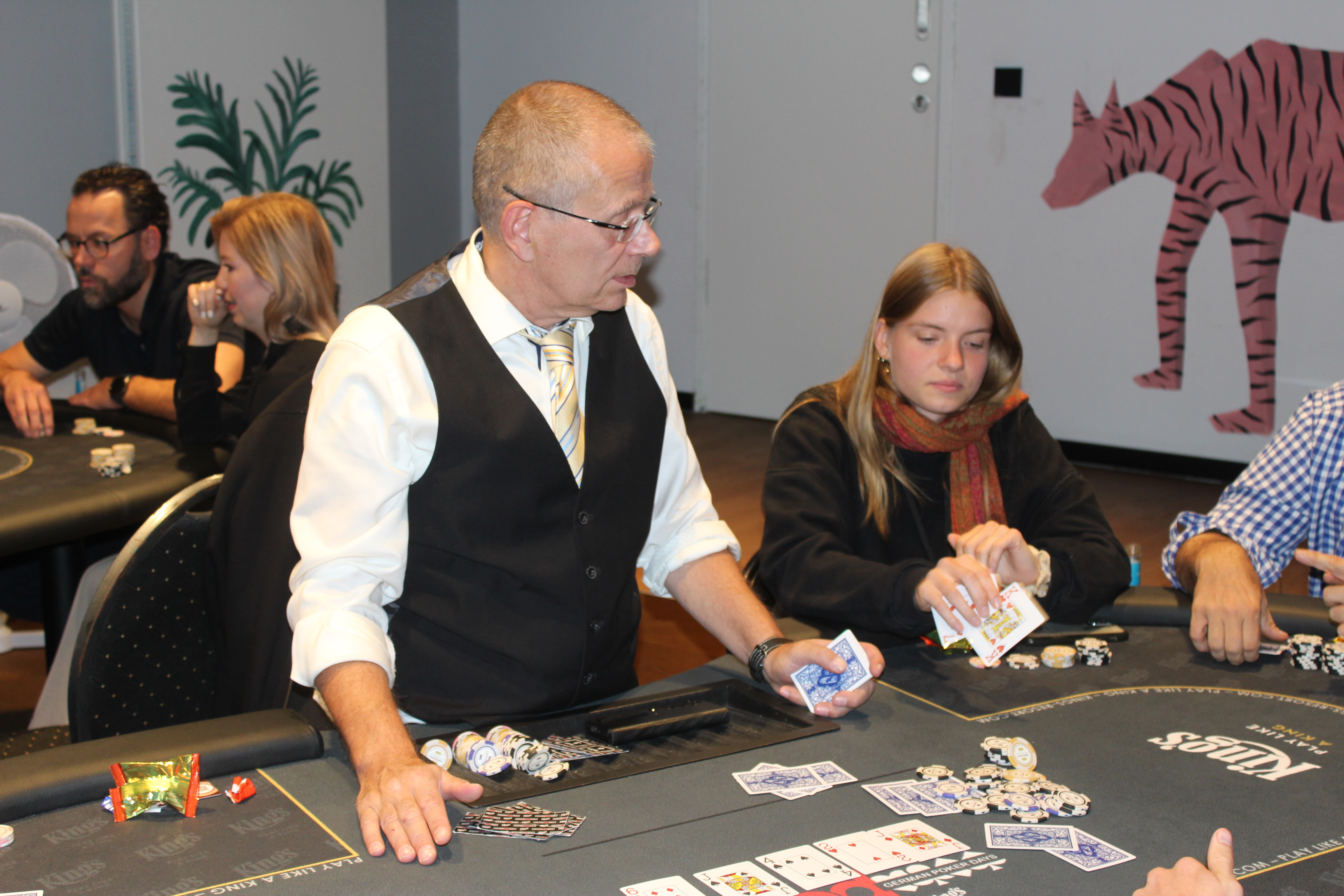 Dealer, Pokertisch, Personen
